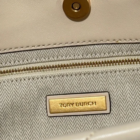 Tory Burch Kira Chevron Quilted Shoulder Bag - Picture 4 of 4